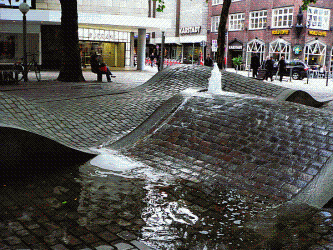 Brunnen am Gerhard-Hauptmann-Platz